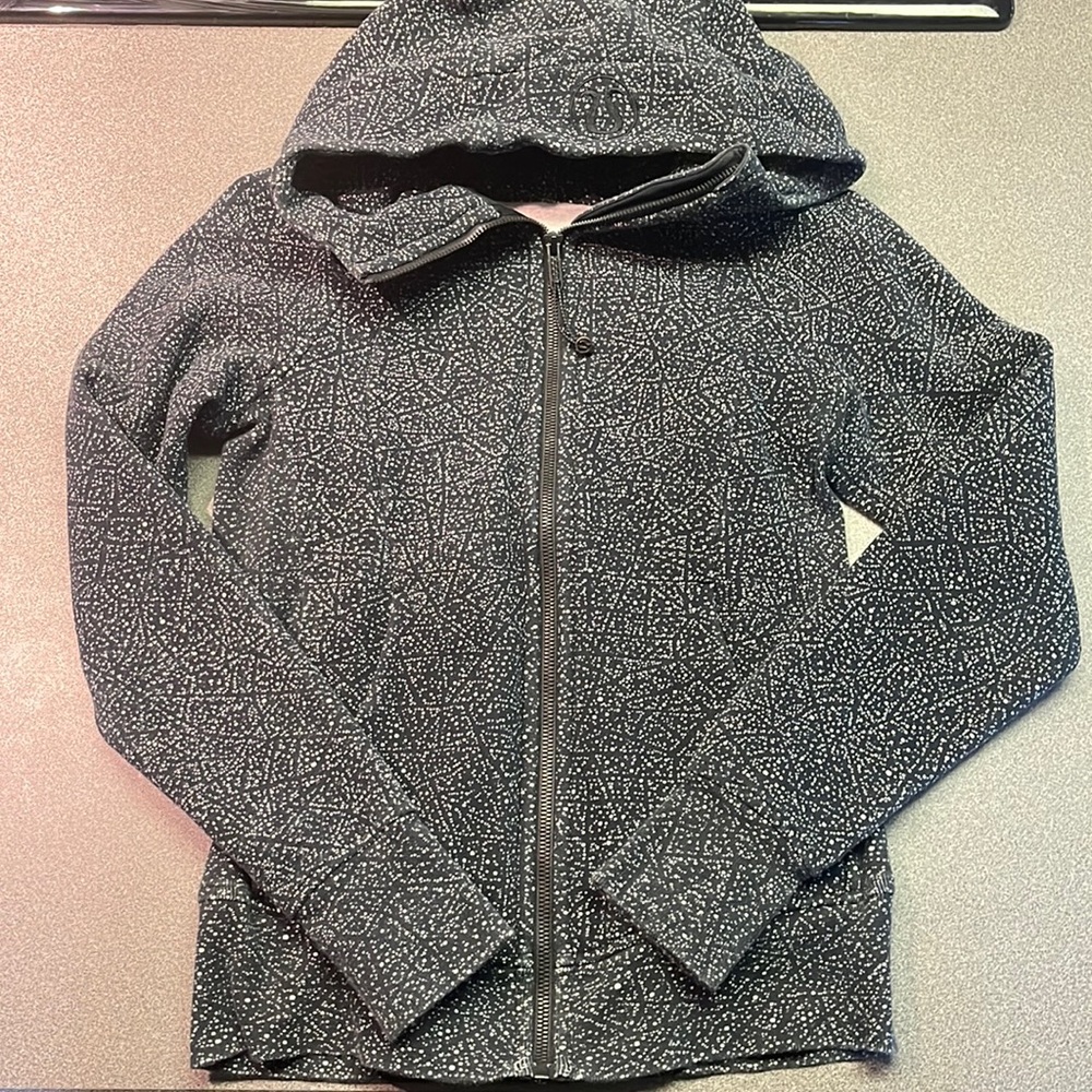 LuluLemon women’s size 4, sweatshirt. Black and white.